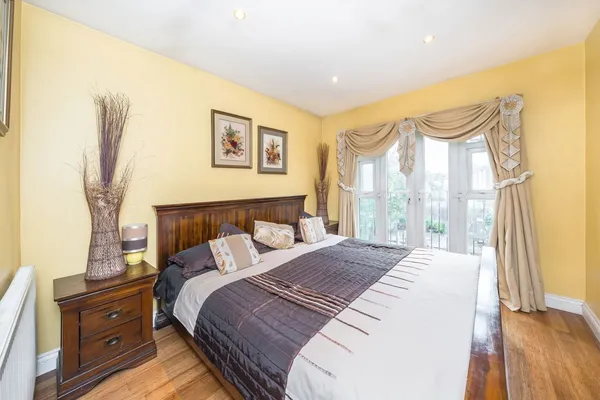 Cottimore Avenue, Walton-on-thames, KT12 photo 6