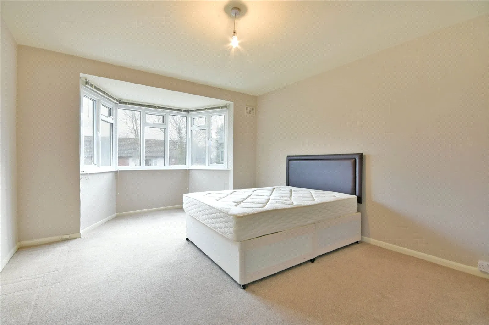 Vines Avenue, Finchley Central, London, N3