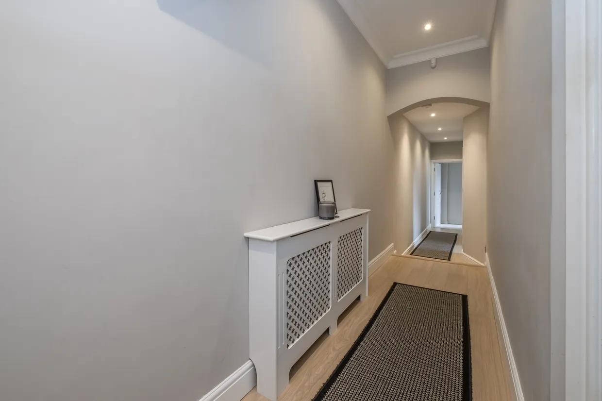 Mortlake High Street, London, SW14 photo 9