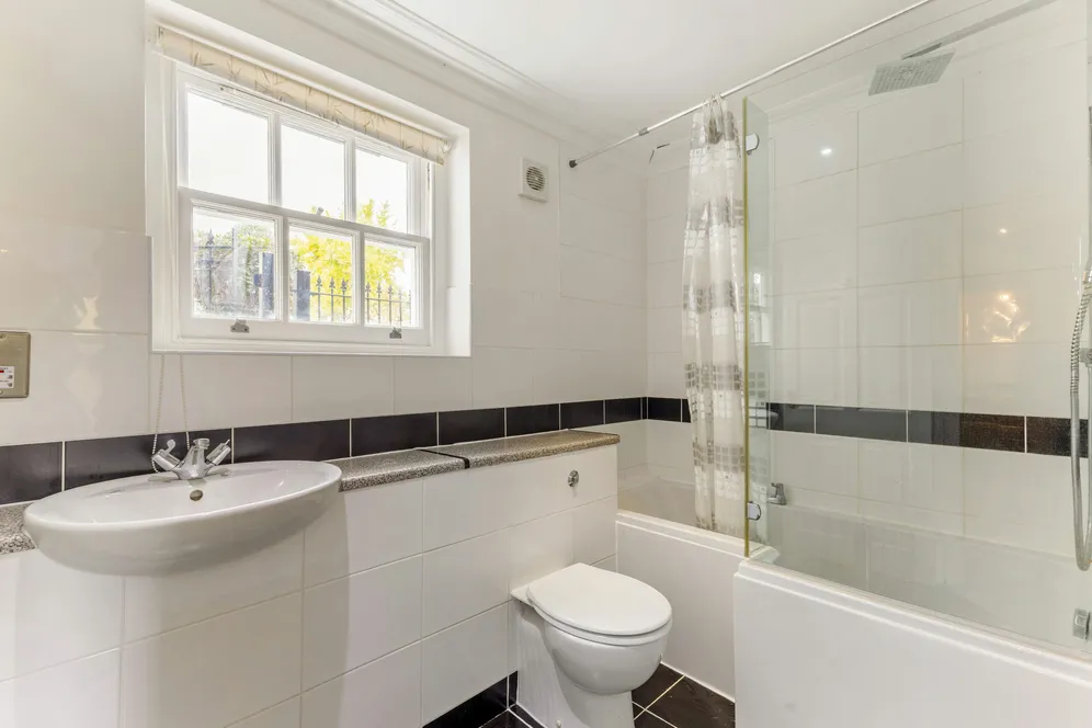 North Lodge, Teddington, TW11 photo 9