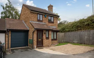 Reddaway Drive, Exminster, Exeter, Devon, EX6 photo
