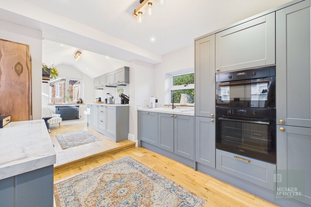 Low Bungay Road, Loddon Image 4