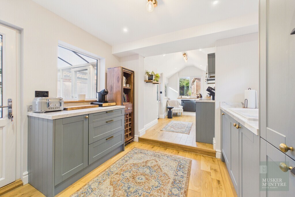 Low Bungay Road, Loddon Image 5