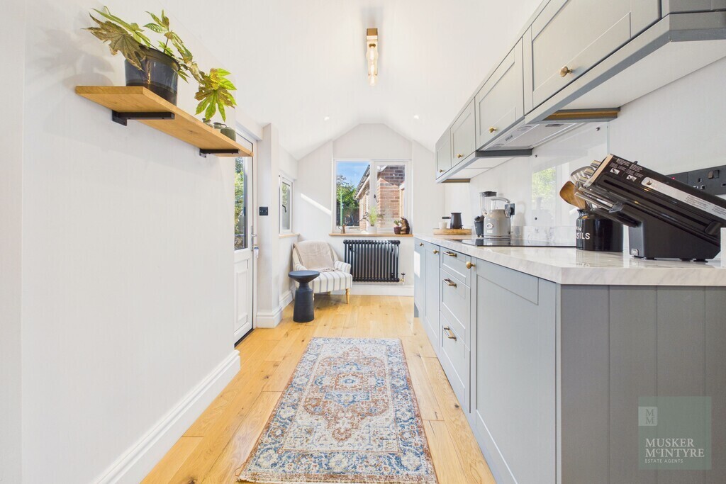 Low Bungay Road, Loddon Image 6