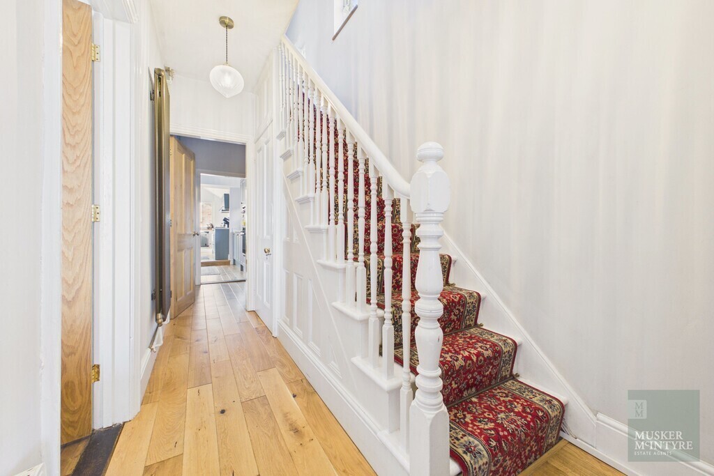 Low Bungay Road, Loddon Image 11