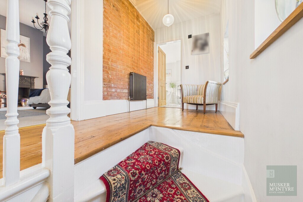 Low Bungay Road, Loddon Image 12