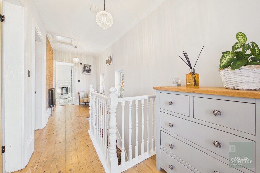 Low Bungay Road, Loddon Image 13
