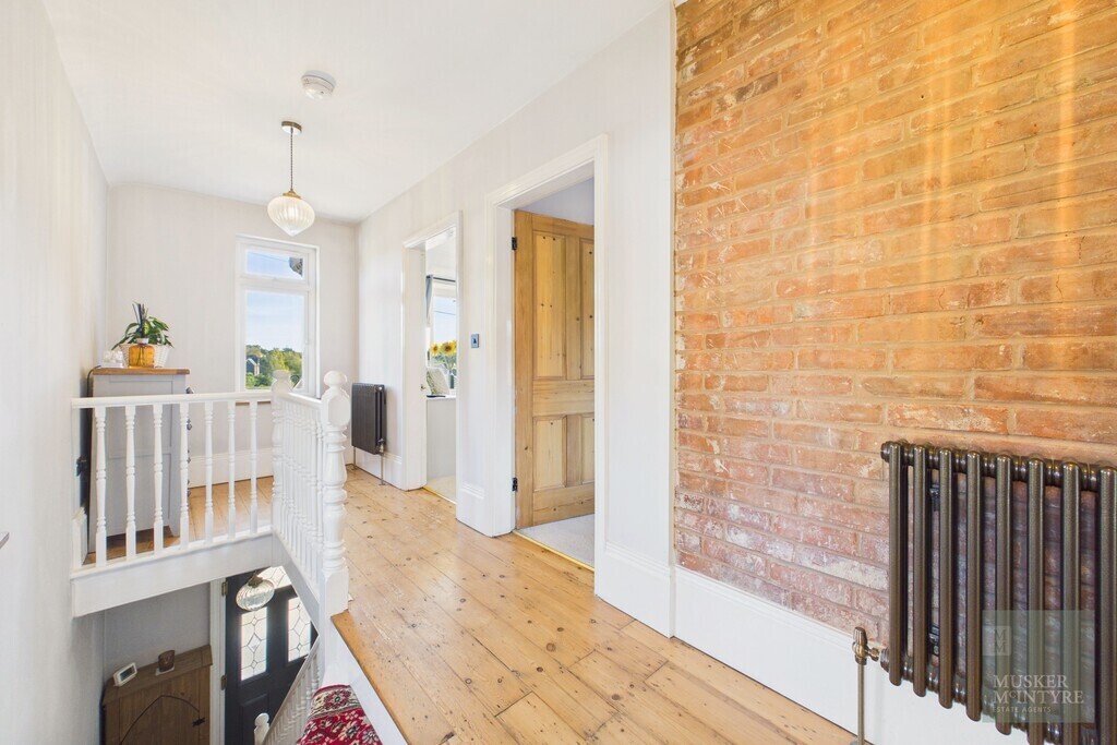 Low Bungay Road, Loddon Image 18