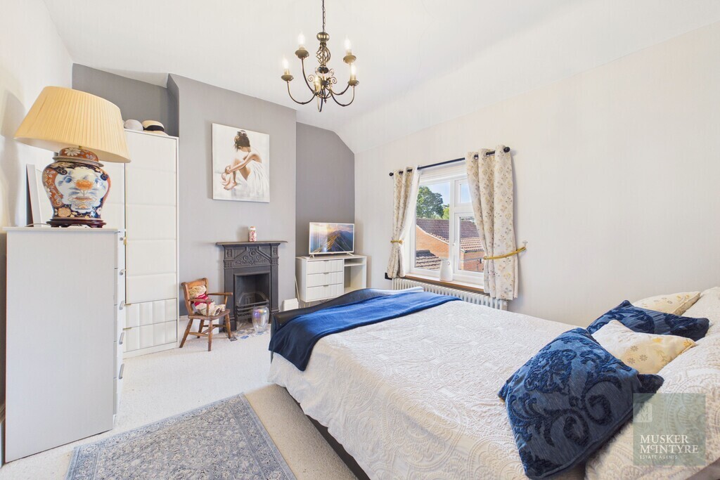 Low Bungay Road, Loddon Image 19