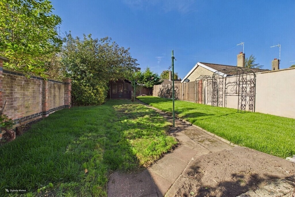 Low Bungay Road, Loddon Image 21