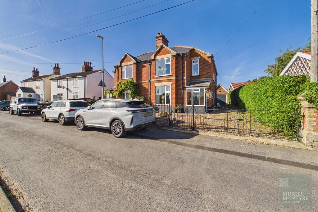 Low Bungay Road, Loddon Image 22