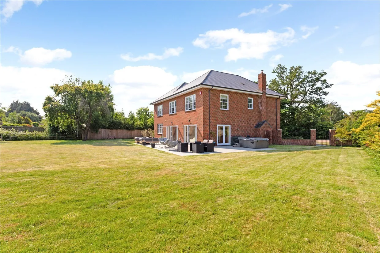 Main Road, Chichester, PO18 photo 15