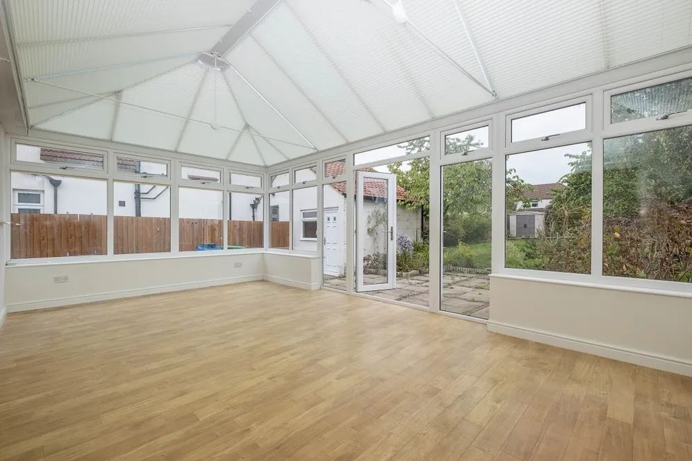 Raeburn Avenue The Crossways KT5 photo 19