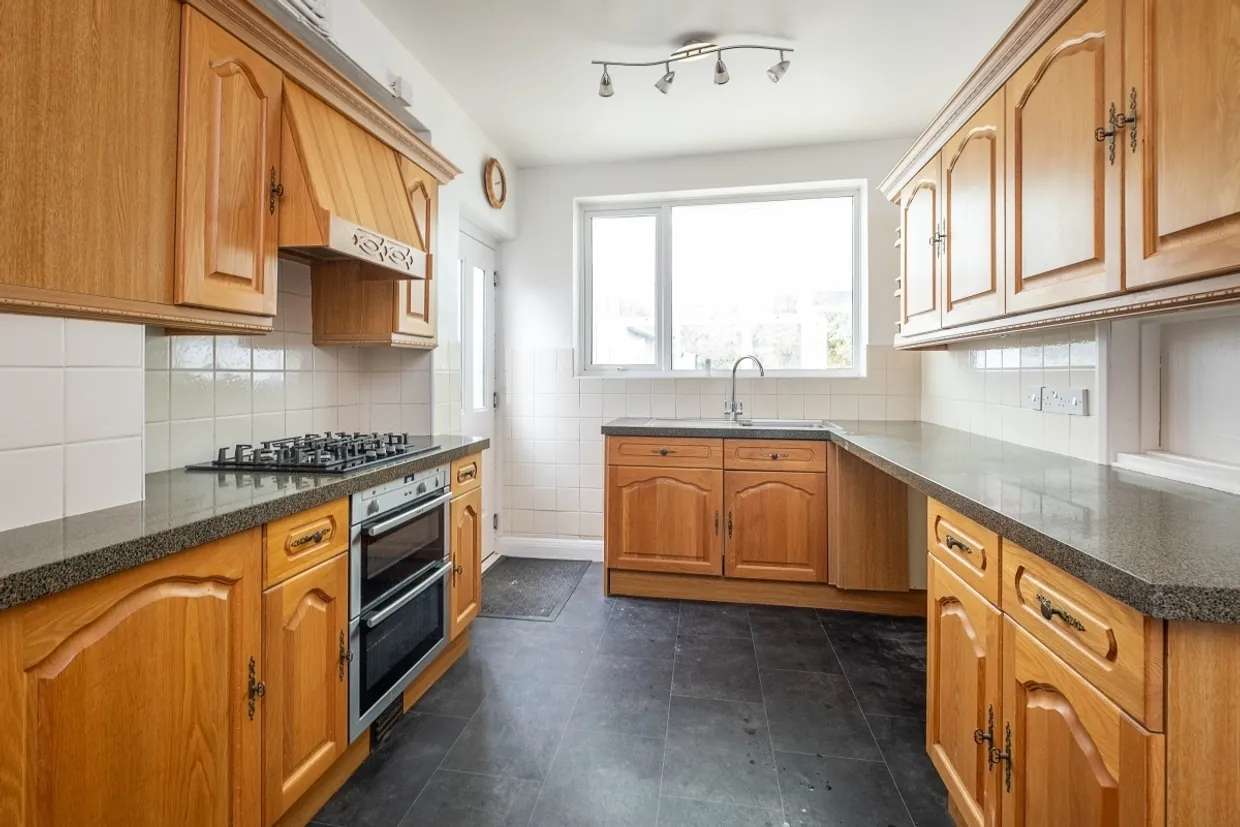 Raeburn Avenue The Crossways KT5 photo 2