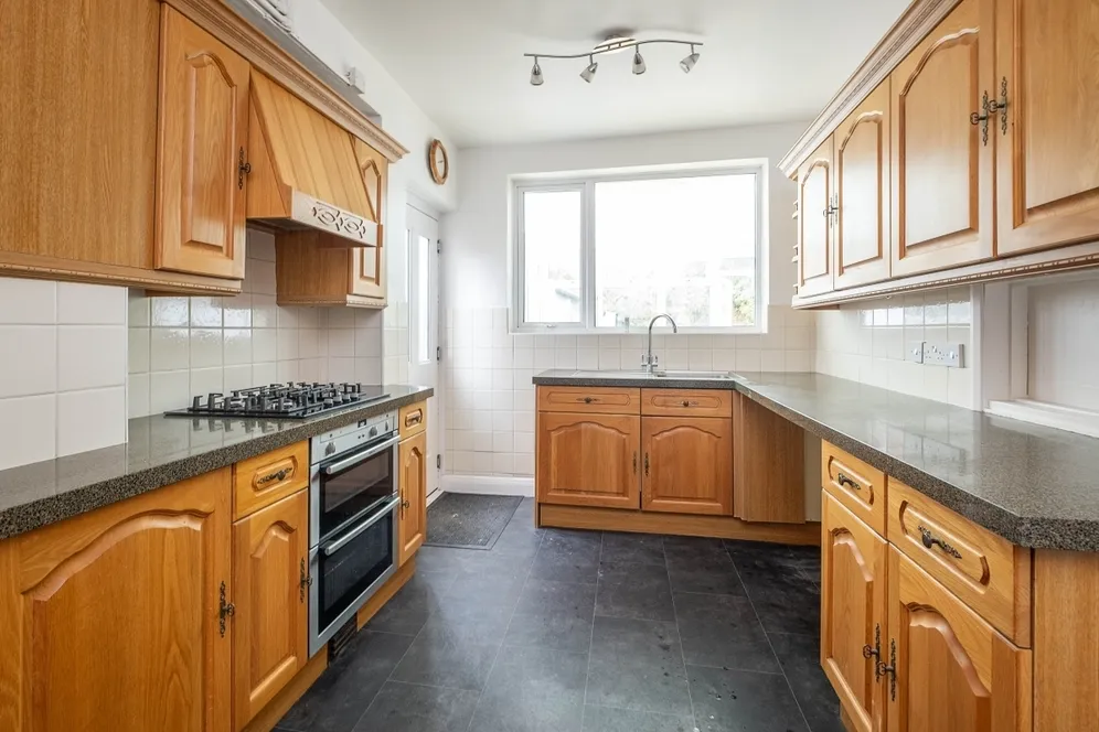 Raeburn Avenue The Crossways KT5 photo 2