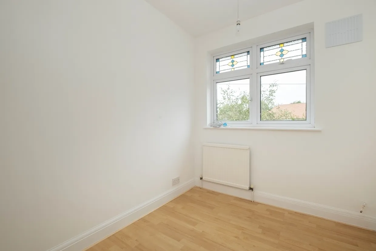 Raeburn Avenue The Crossways KT5 photo 5