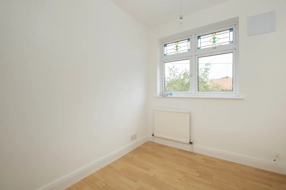 Raeburn Avenue The Crossways KT5 photo 5