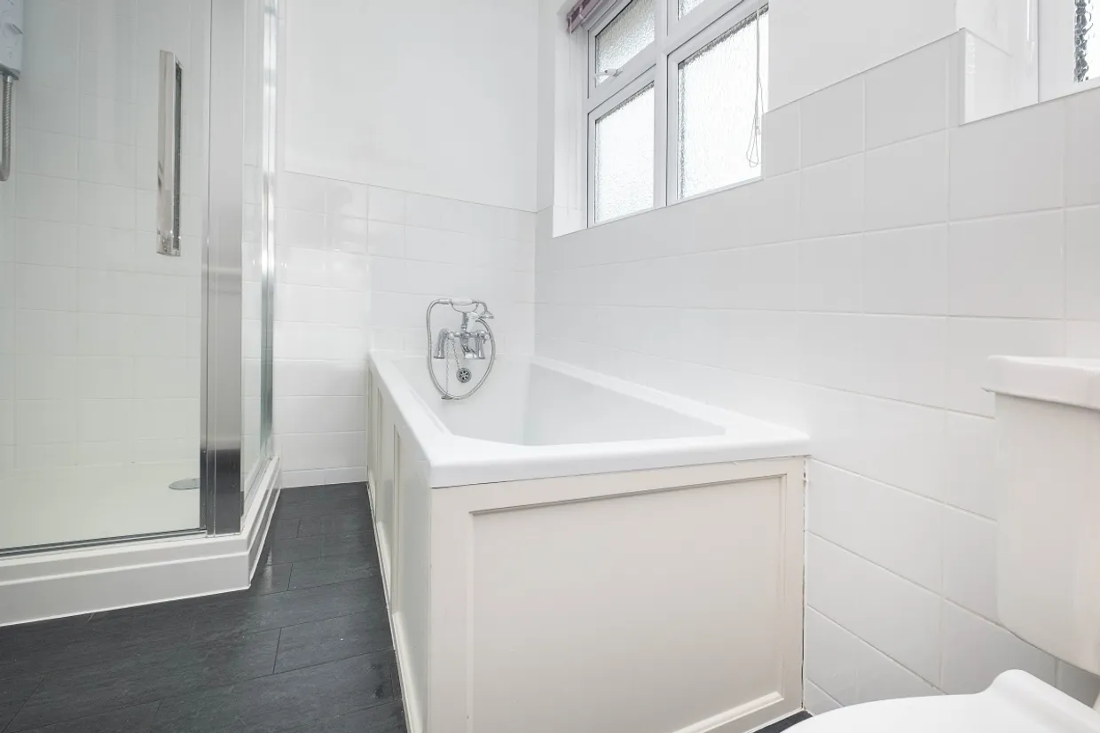 Raeburn Avenue The Crossways KT5 photo 8