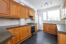 Raeburn Avenue The Crossways KT5 photo 14