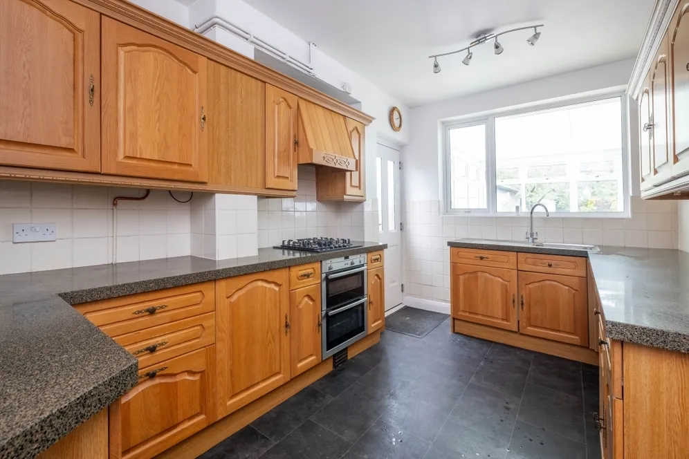Raeburn Avenue The Crossways KT5 photo 14