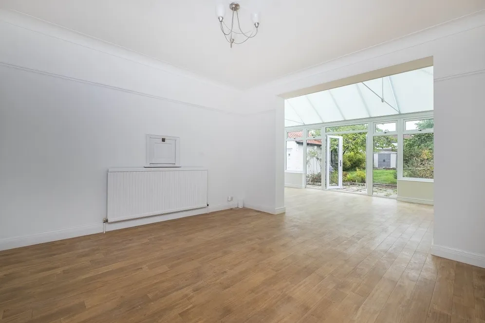 Raeburn Avenue The Crossways KT5 photo 17