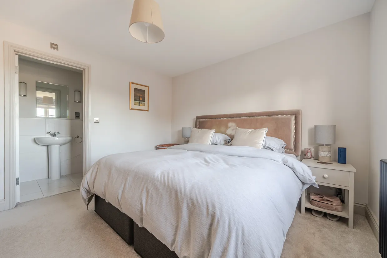 Dene Close, Playhatch, Reading, RG4 photo 9
