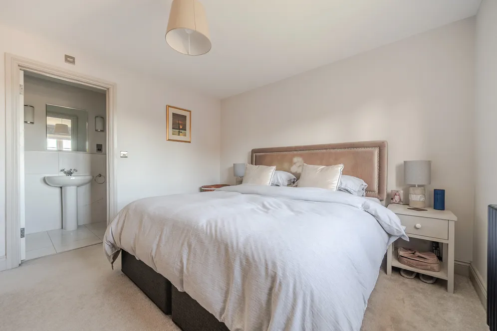 Dene Close, Playhatch, Reading, RG4 photo 9
