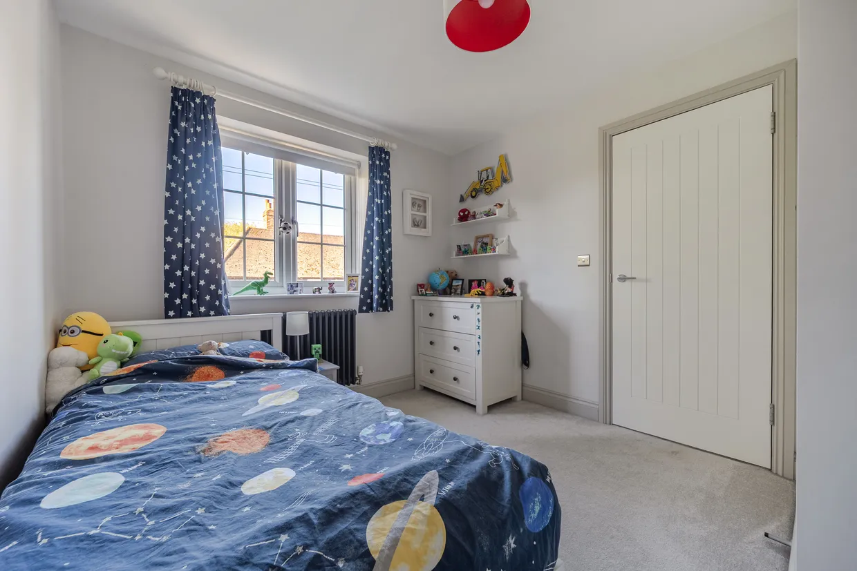 Dene Close, Playhatch, Reading, RG4 photo 12