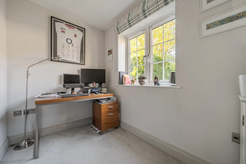 Dene Close, Playhatch, Reading, RG4 photo 16