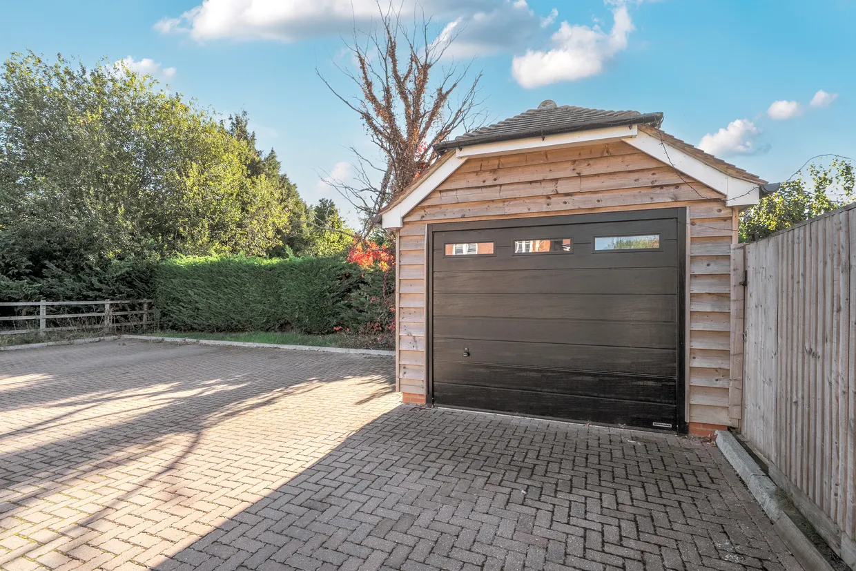 Dene Close, Playhatch, Reading, RG4 photo 19
