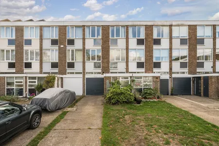 Silver Tree Close, Walton-On-Thames, KT12