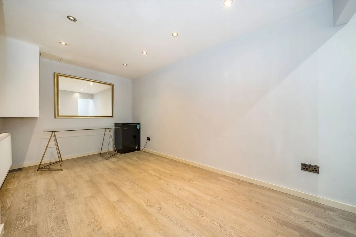 Silver Tree Close, Walton-On-Thames, KT12 photo 4