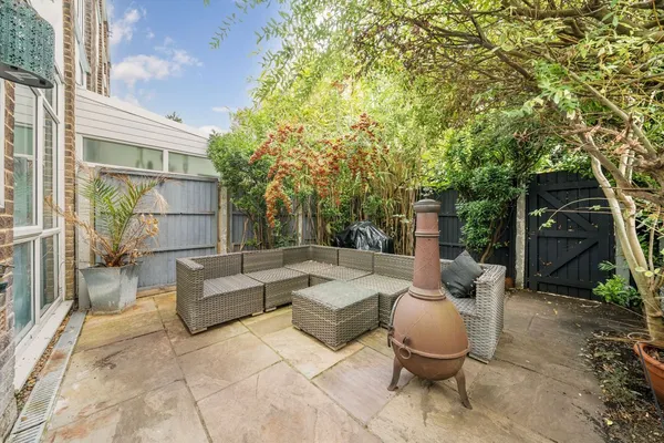 Silver Tree Close, Walton-On-Thames, KT12 photo 8