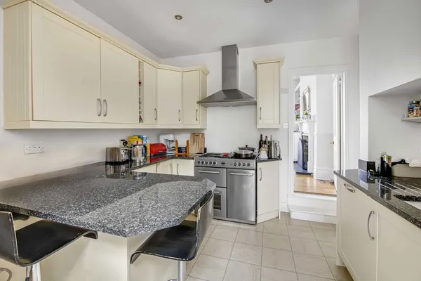 Kingston Lane, Teddington, TW11 photo 3