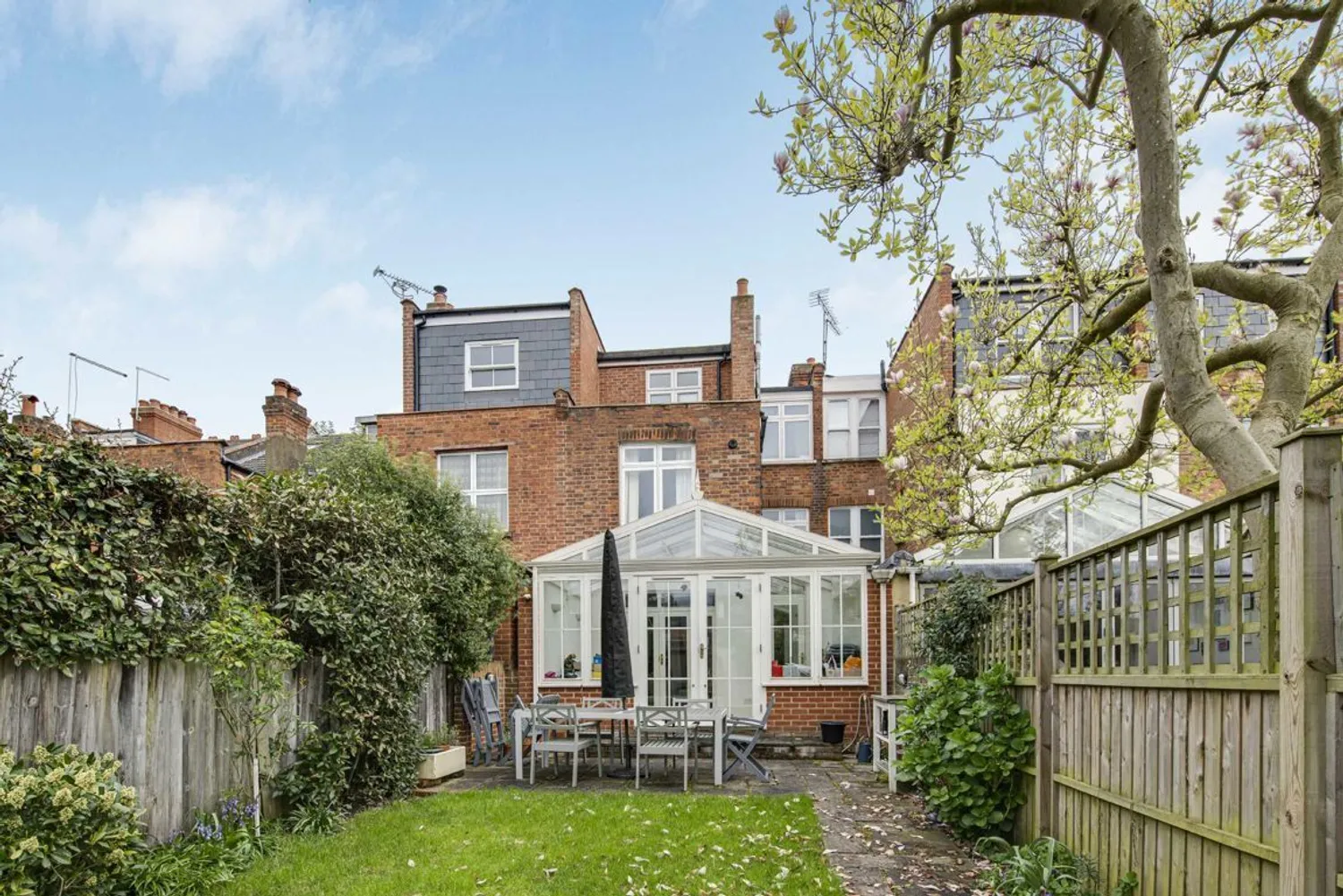 Kingston Lane, Teddington, TW11 photo 8