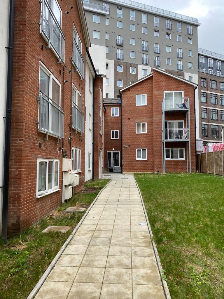 Old Bedford Road, Luton Lu2 Image 1