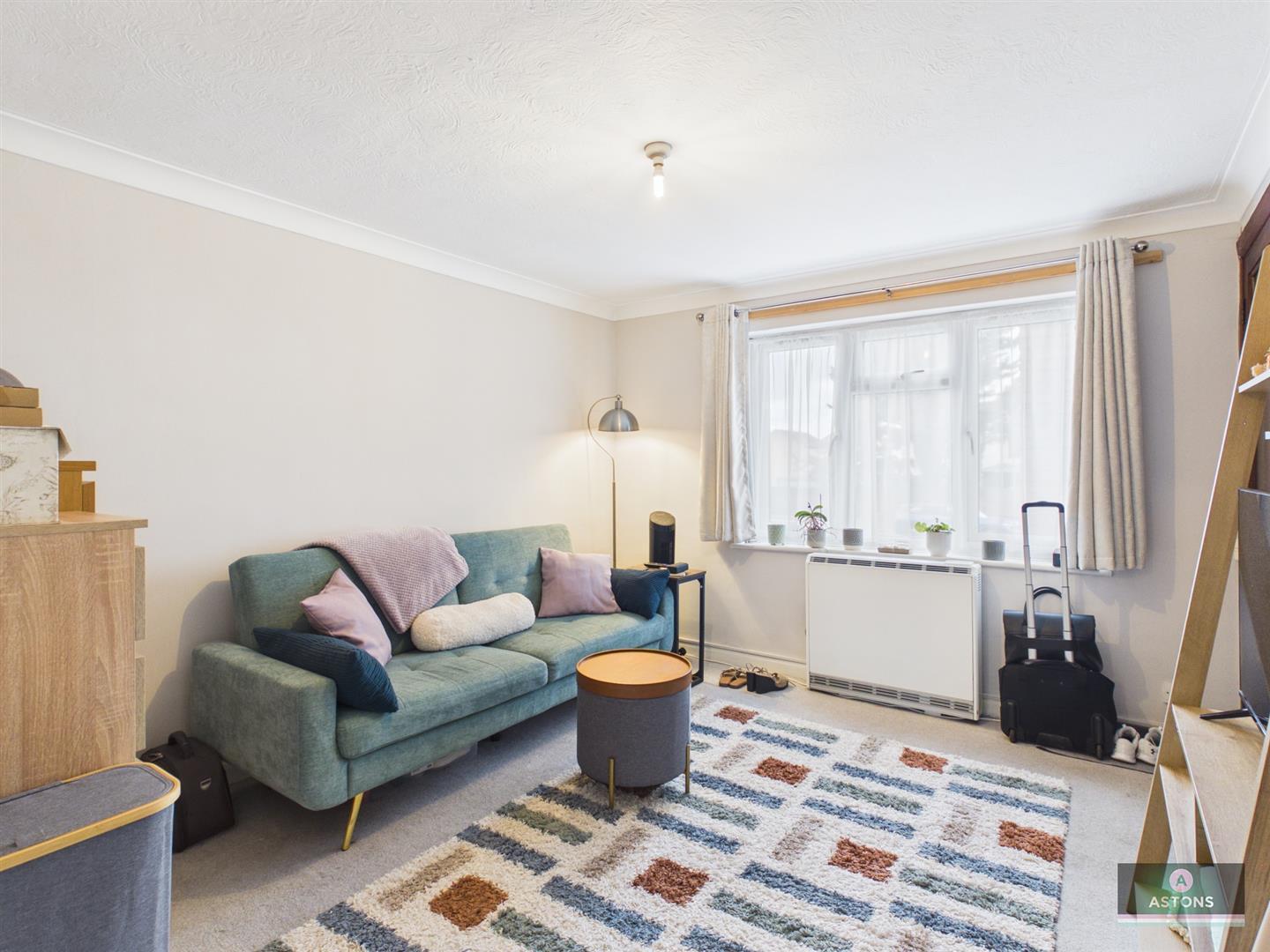 Hollin Court, Northgate Image 3
