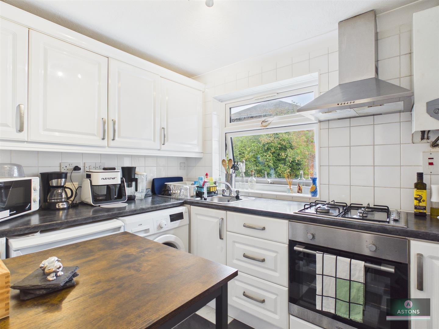 Hollin Court, Northgate Image 4