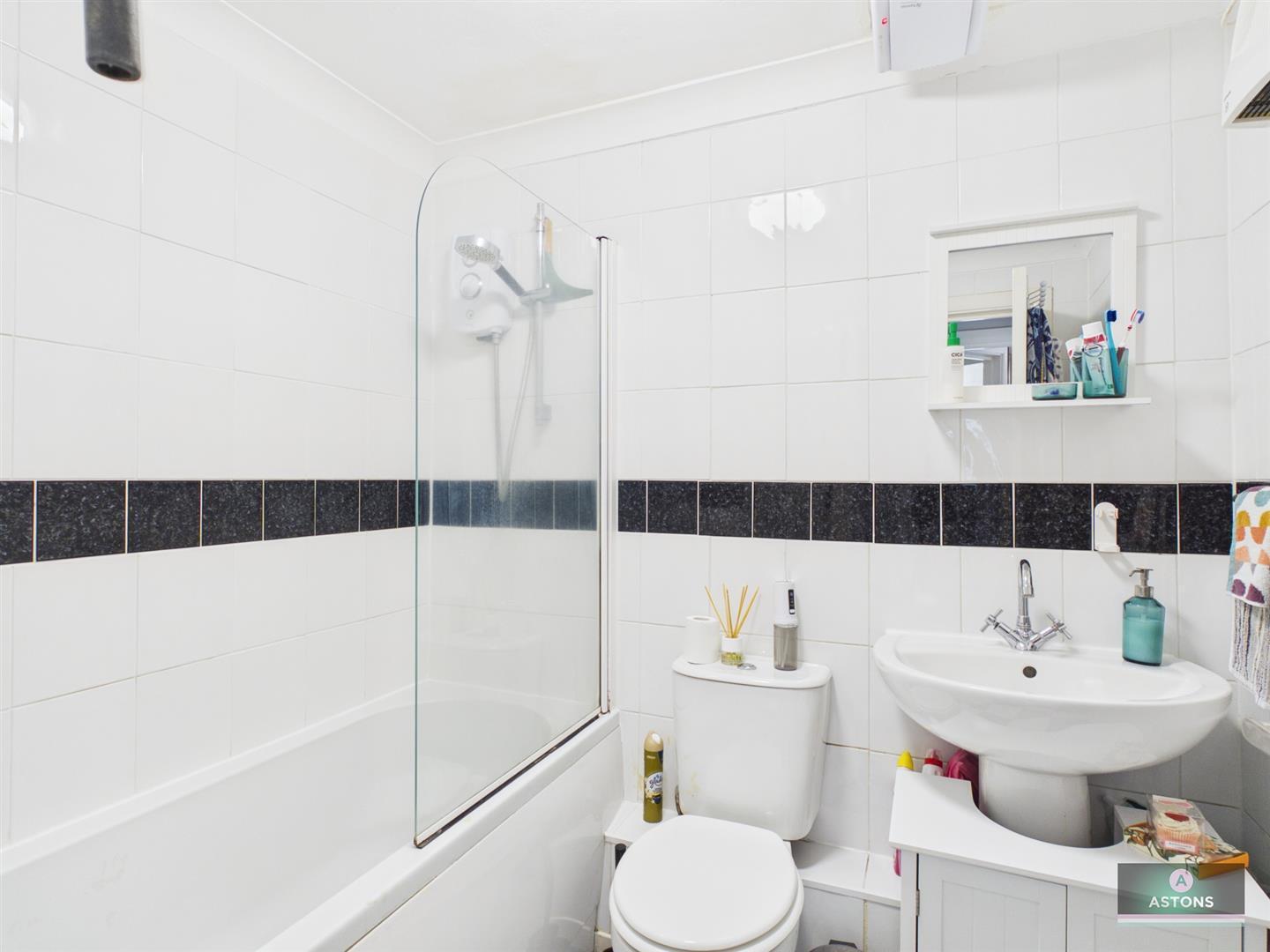 Hollin Court, Northgate Image 6