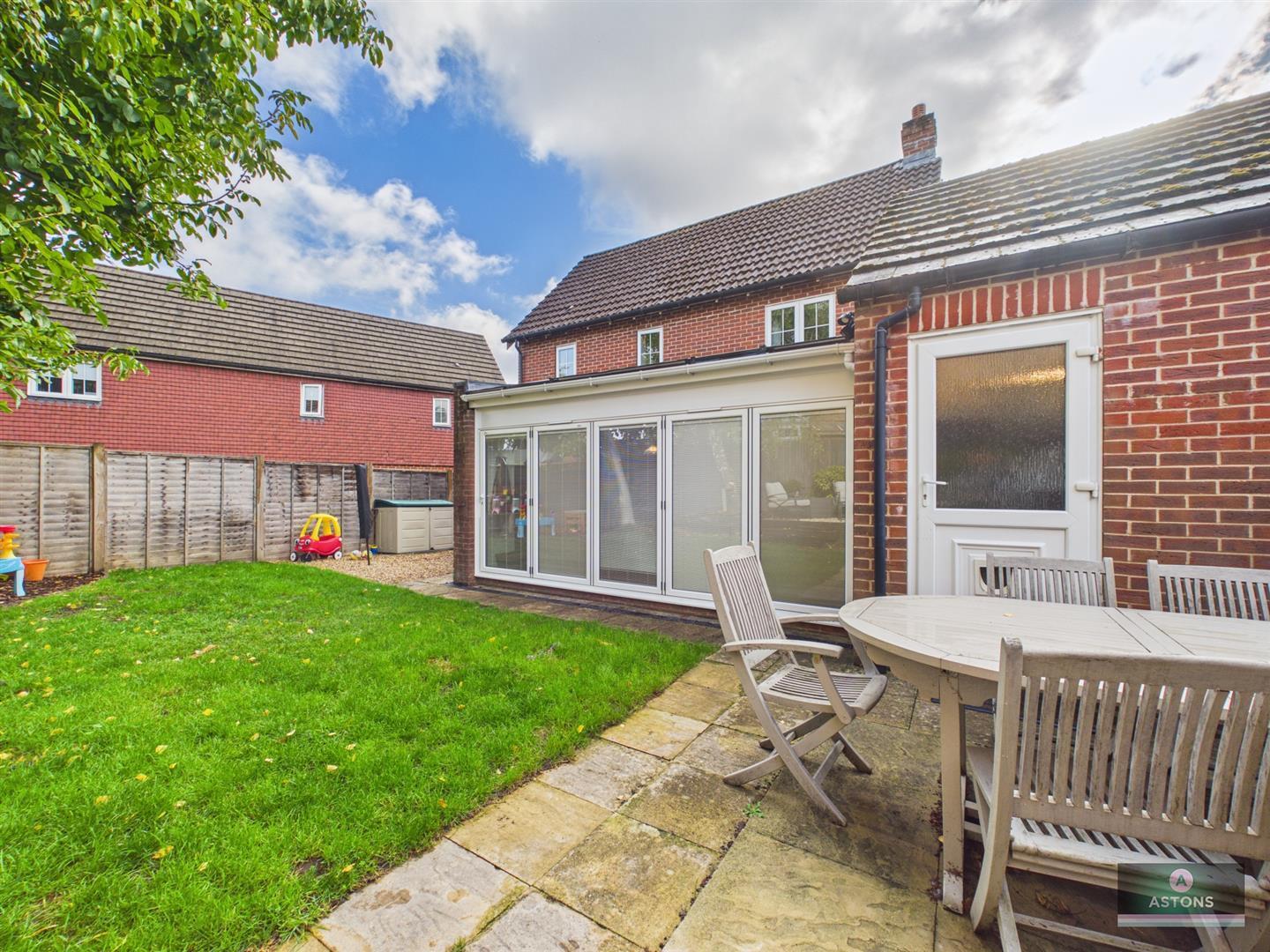 Lucas Close, Maidenbower Image 23