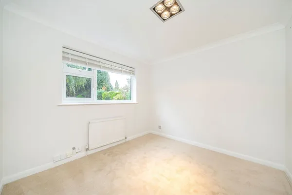 Ellesmere Road, Weybridge, KT13 photo 6