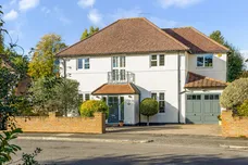 Hookfield, Epsom, KT19 photo 1