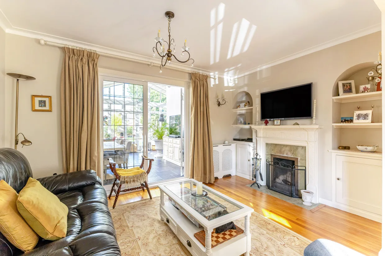 Hookfield, Epsom, KT19 photo 5