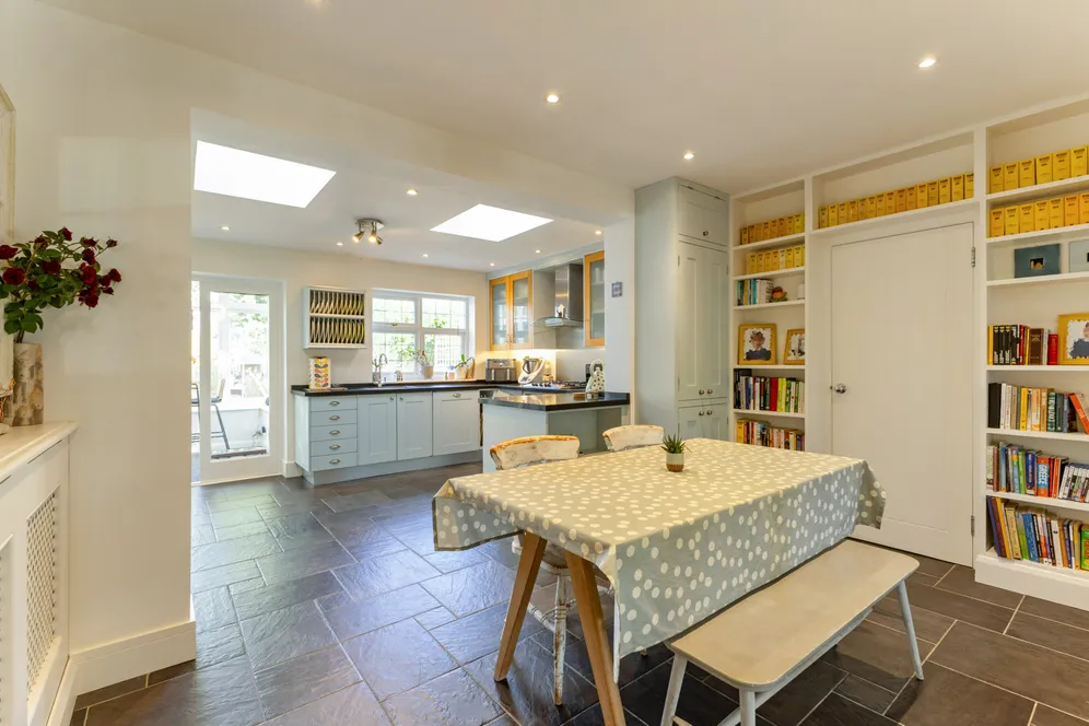 Hookfield, Epsom, KT19 photo 6