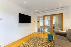 Hookfield, Epsom, KT19 photo 7
