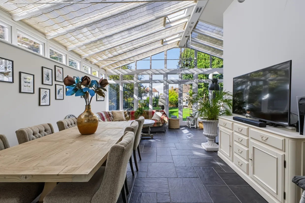 Hookfield, Epsom, KT19 photo 10