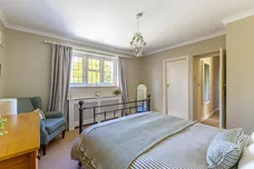 Hookfield, Epsom, KT19 photo 13