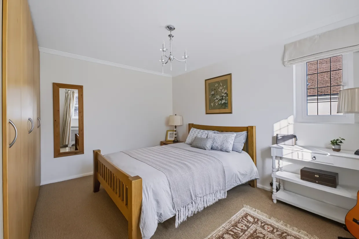 Hookfield, Epsom, KT19 photo 14