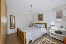 Hookfield, Epsom, KT19 photo 14