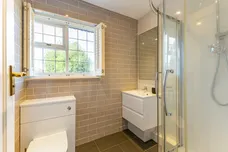 Hookfield, Epsom, KT19 photo 18